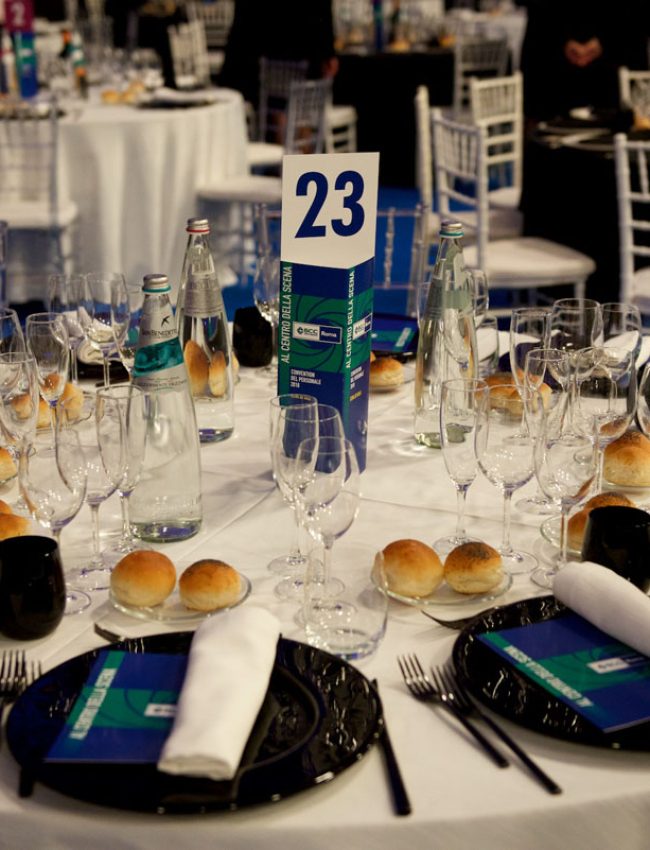 The-Line-Above-N-Below-BCC-Al-centro-della-scena-04