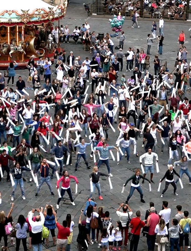 The-Line-Above-N-Below-Jeunesse-flashmob-Firenze-01