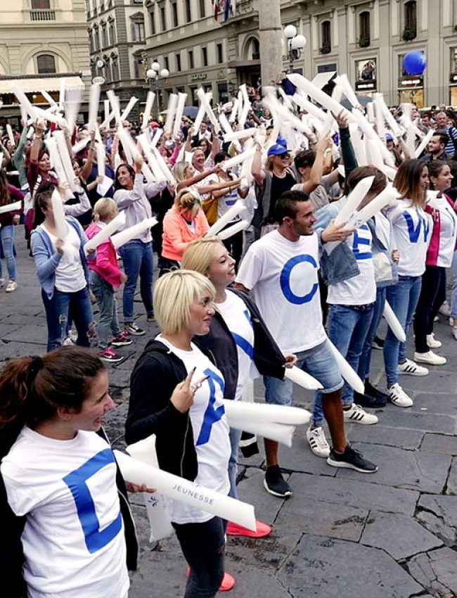 The-Line-Above-N-Below-Jeunesse-flashmob-Firenze-03
